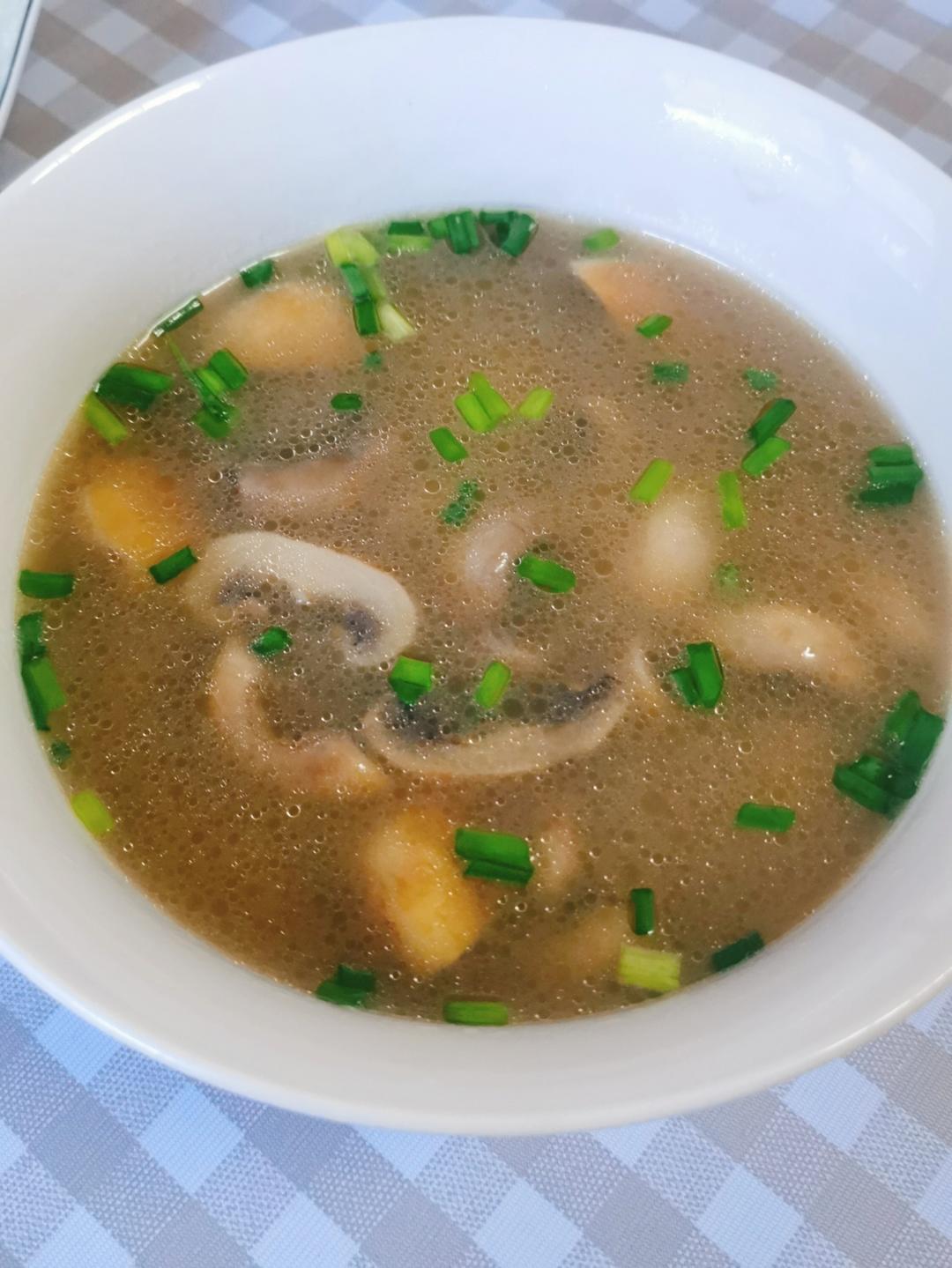 鲜掉眉毛口蘑汤
