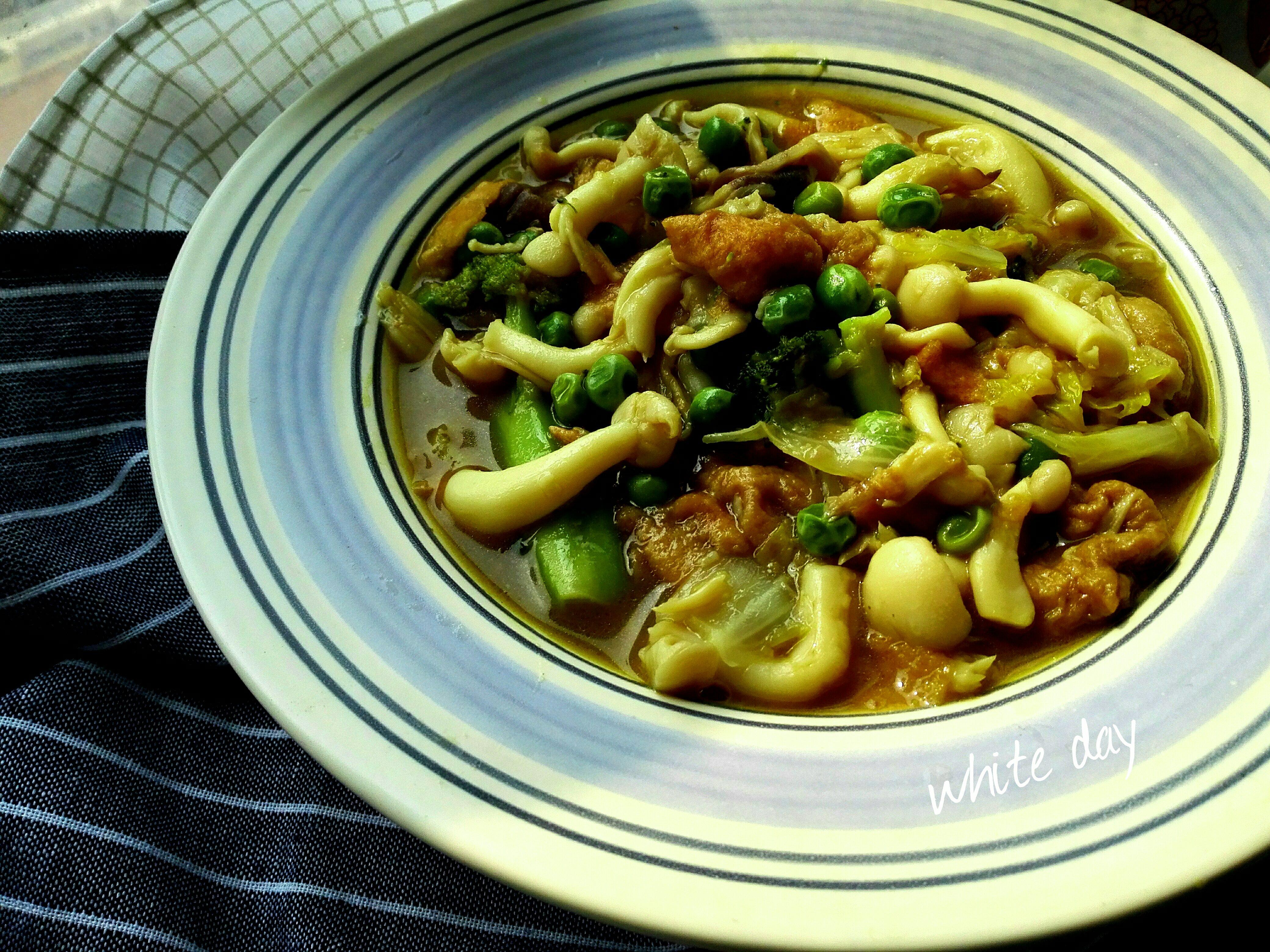 绿咖喱菌菇豆泡大烩菜（纯素）的做法