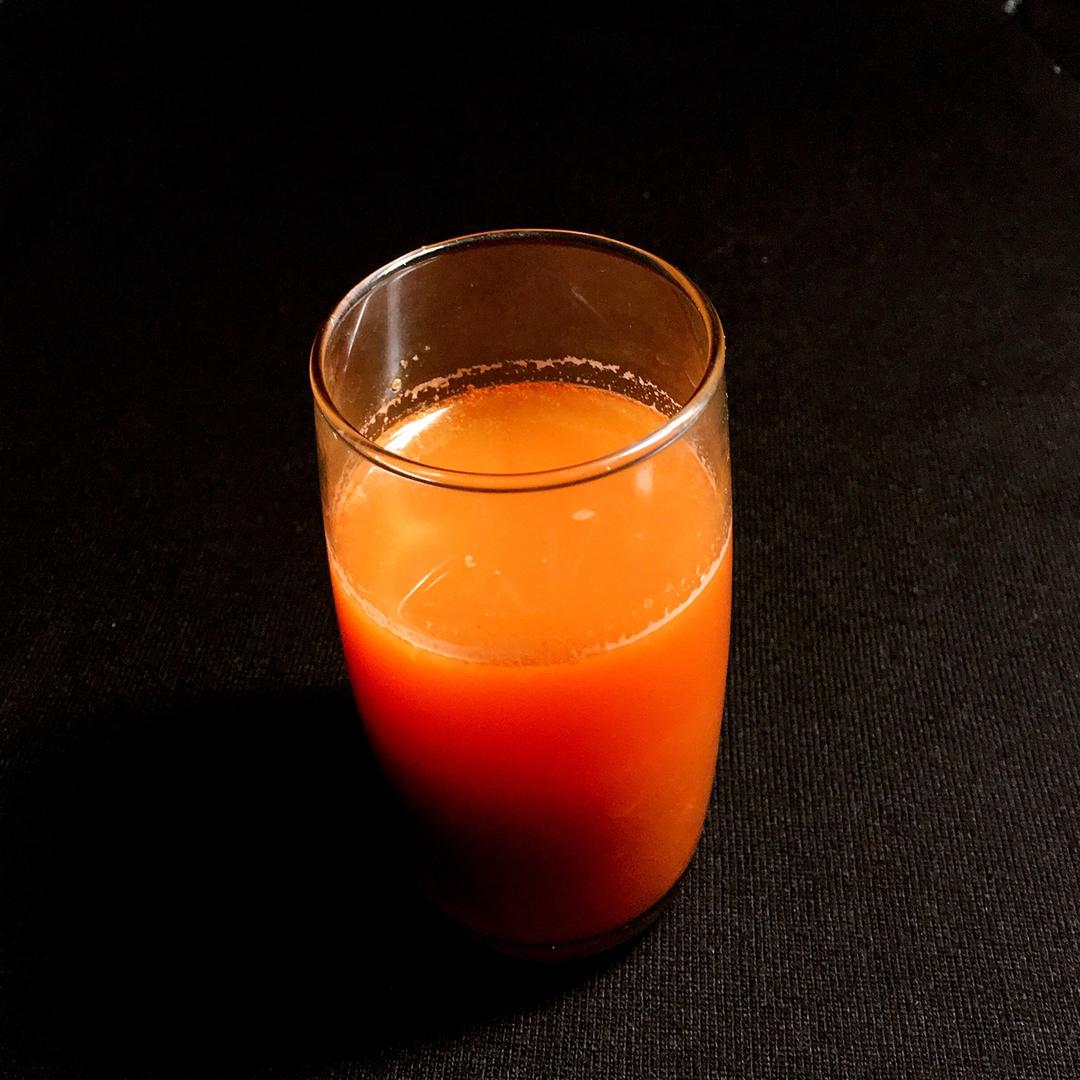 鲜榨纯果（蔬）汁