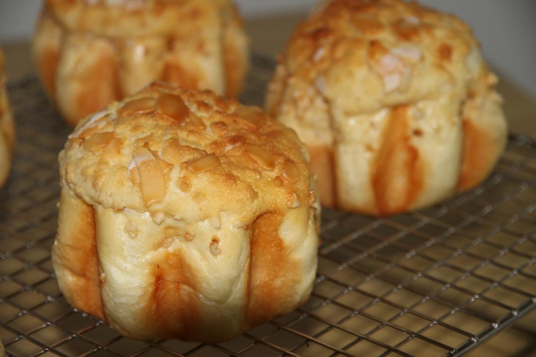 香香软软的杏仁核桃小包子