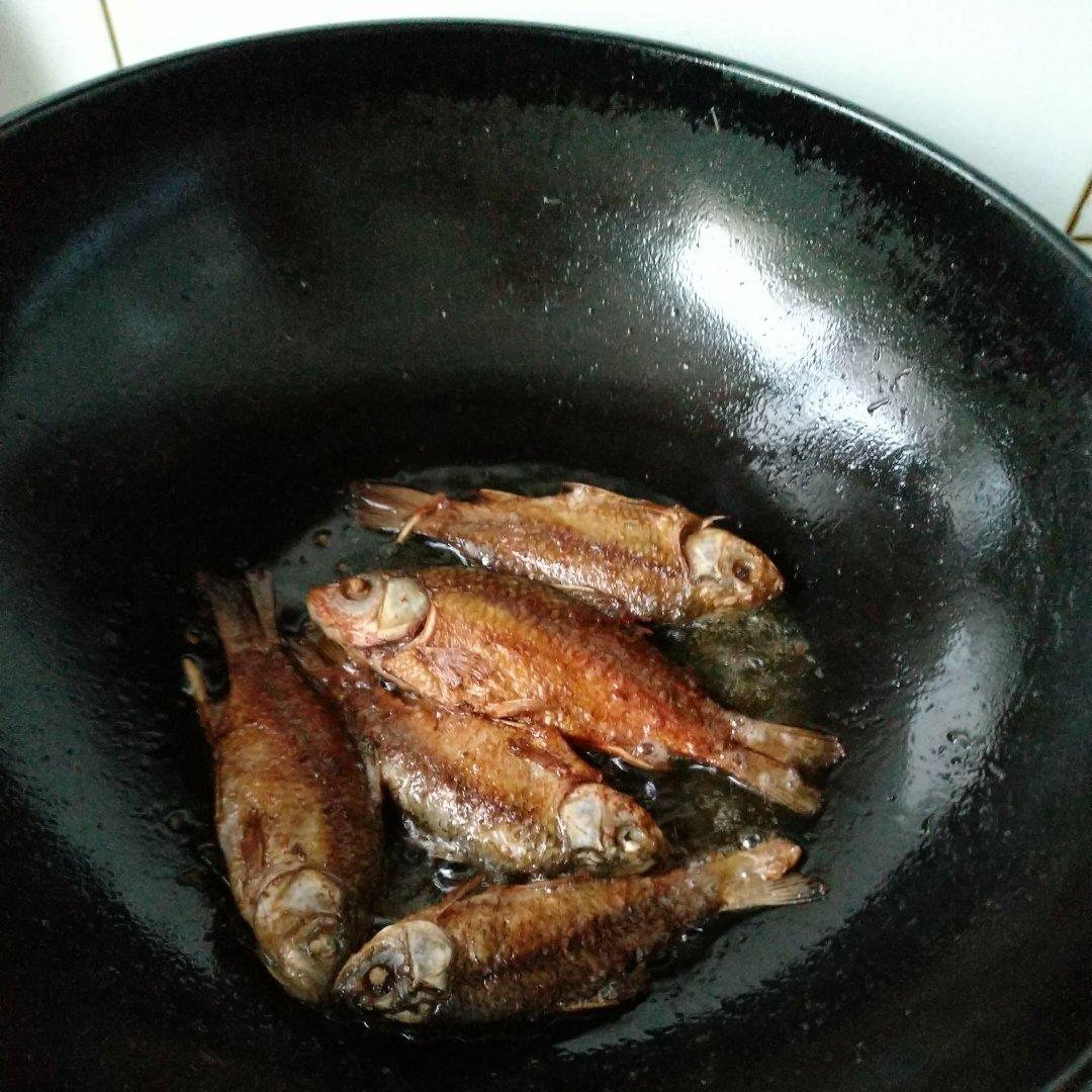 干煎小鲫鱼
