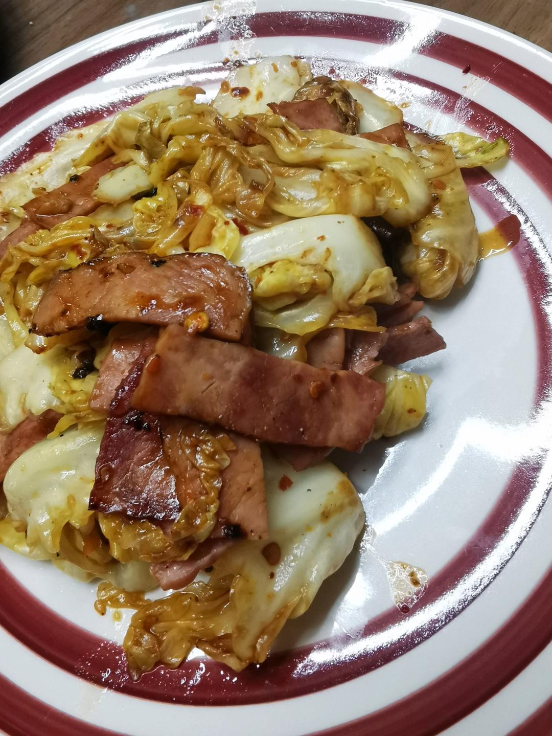黄油黑胡椒培根炒卷心菜