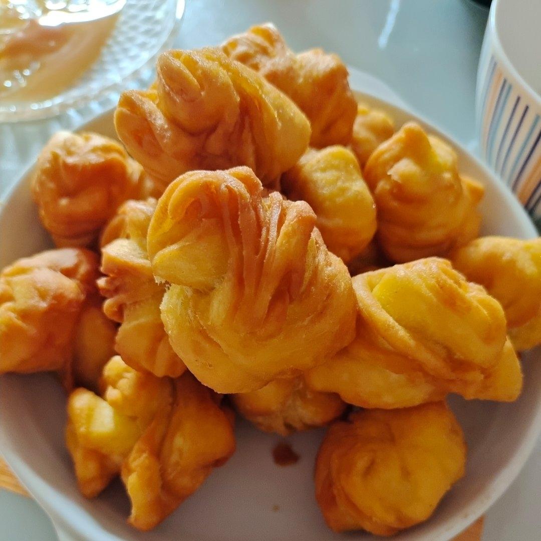 黄金馒头蘸炼乳，熟悉的味道