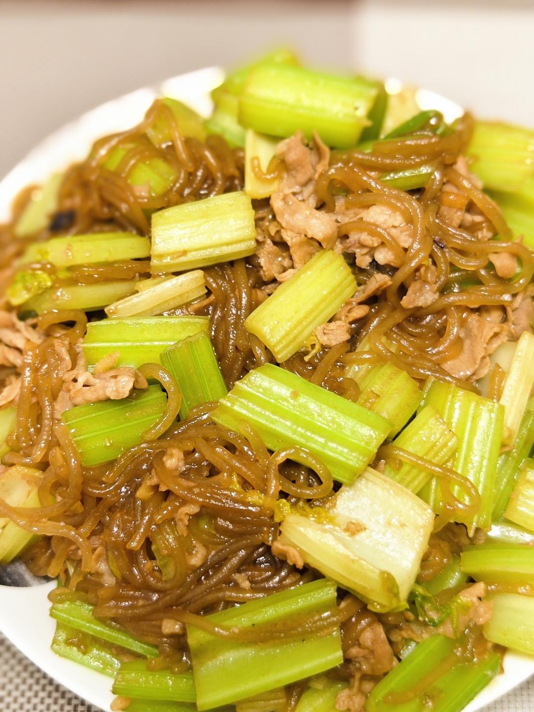 芹菜炒粉条(故乡的味道)