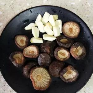 香菇菜心——菜嫩菇滑的做法 步骤1