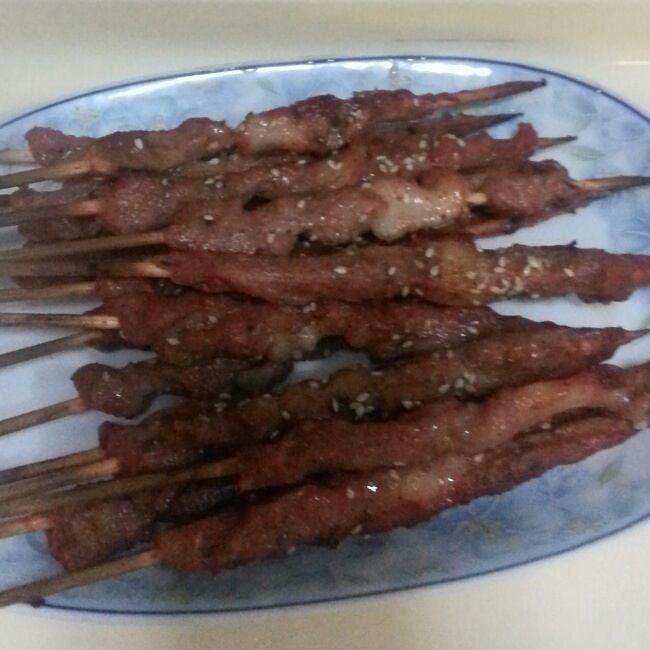 生烤羊肉串