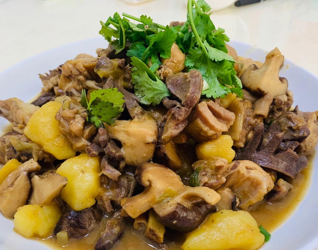 香菇鸡肉炖土豆