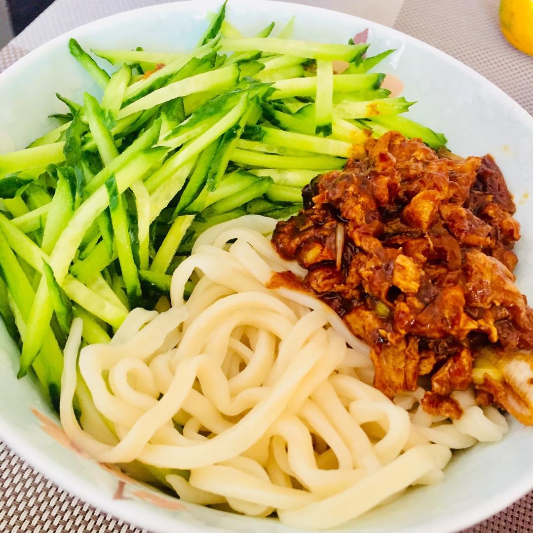 岛里姑娘做的炸酱面