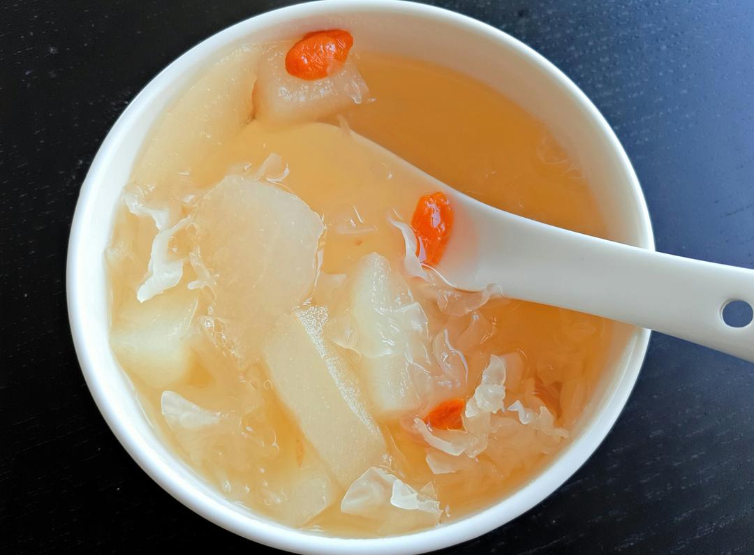 冰糖银耳雪梨汤