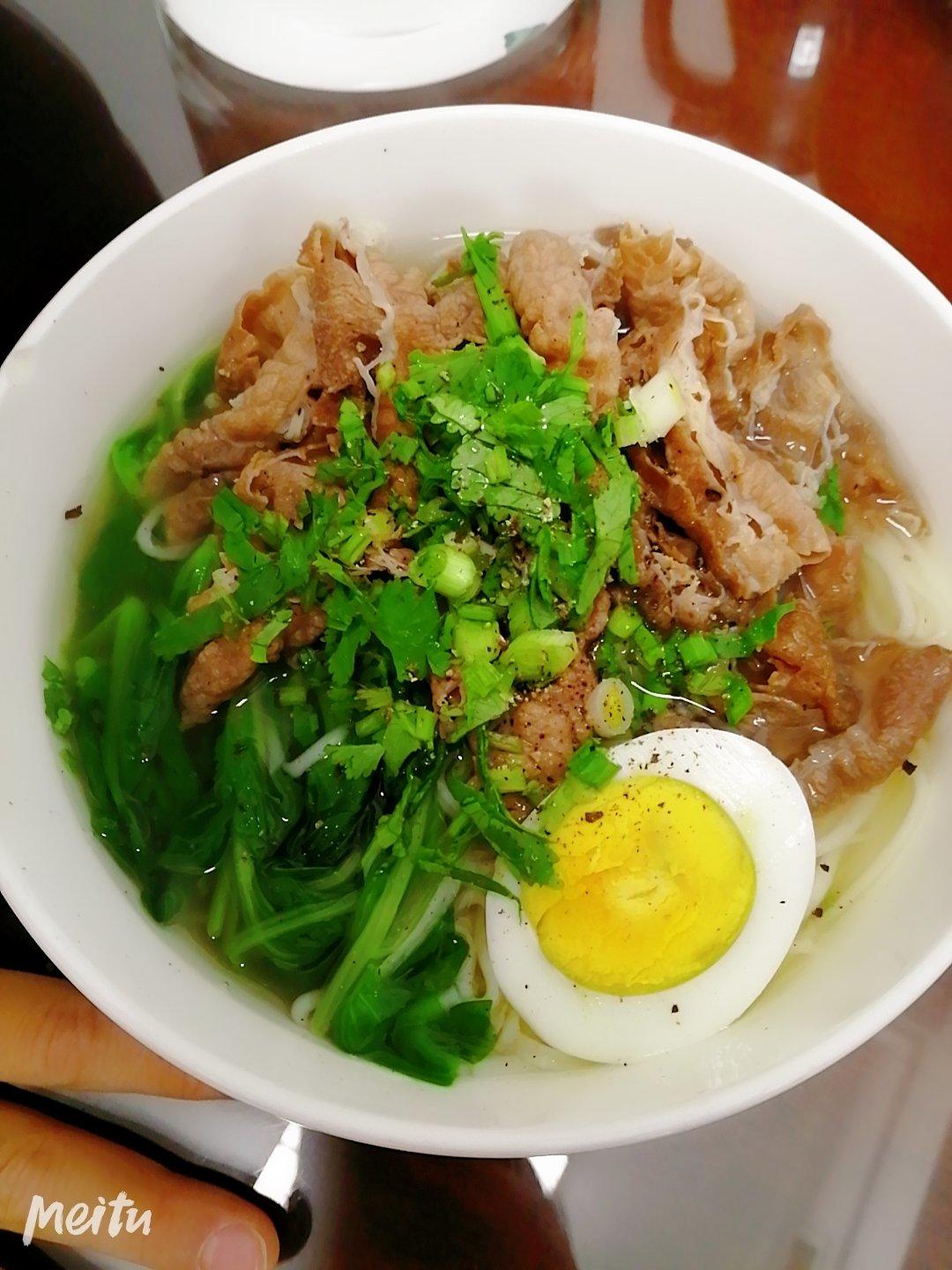 香辣酸汤肥牛米线