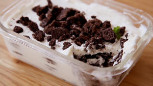 奥利奥芝士冰淇淋/松露巧克力/奶昔/盒子蛋糕(含视频)的做法 步骤1