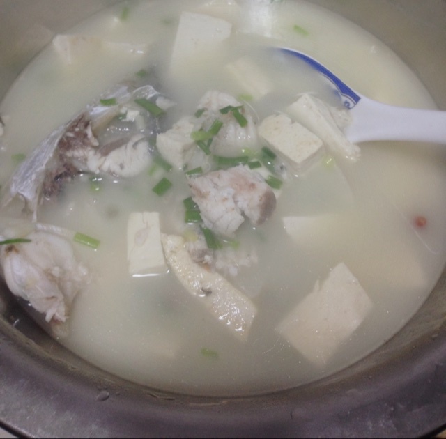 鱼头豆腐汤
