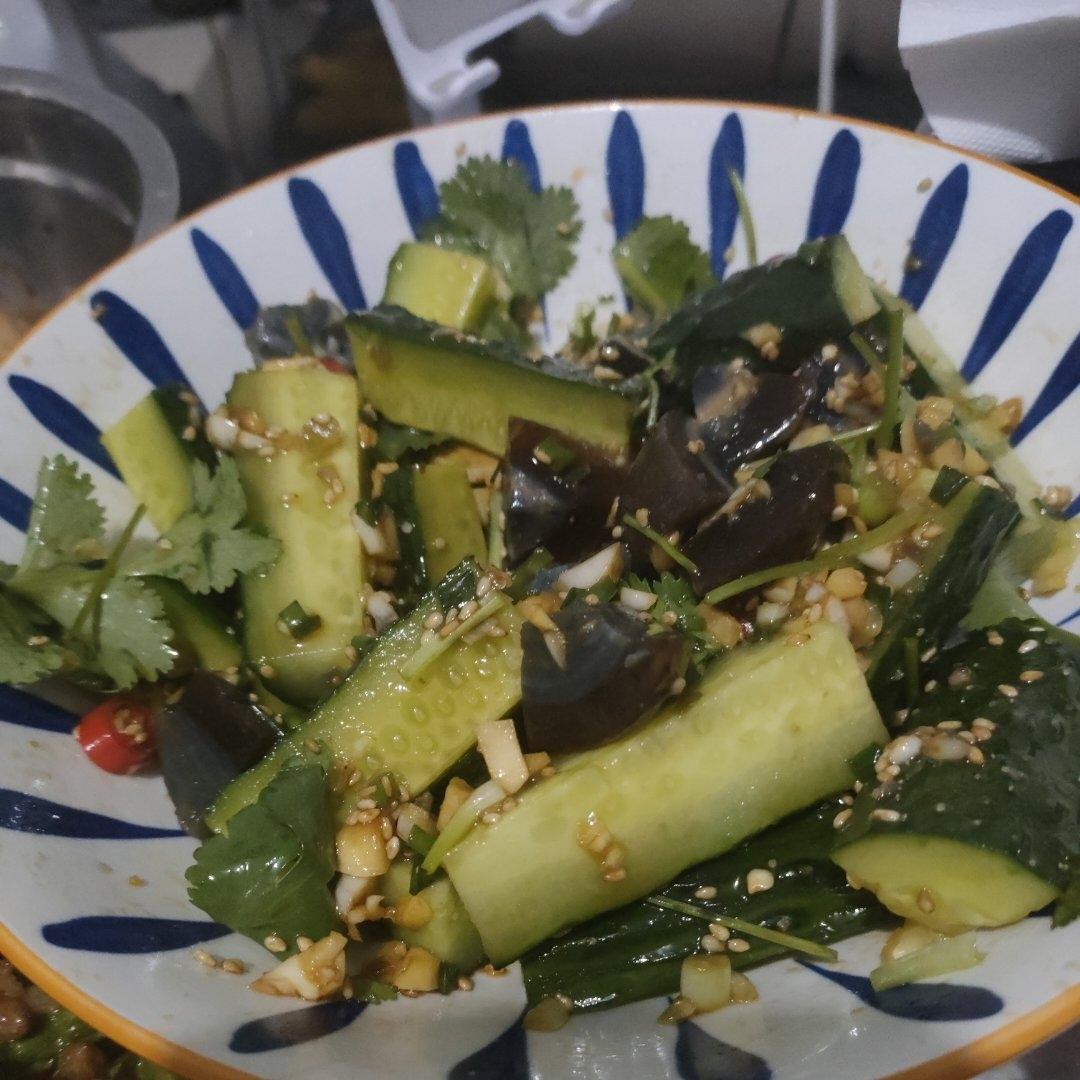 香辣开胃的黄瓜🥒拌皮蛋