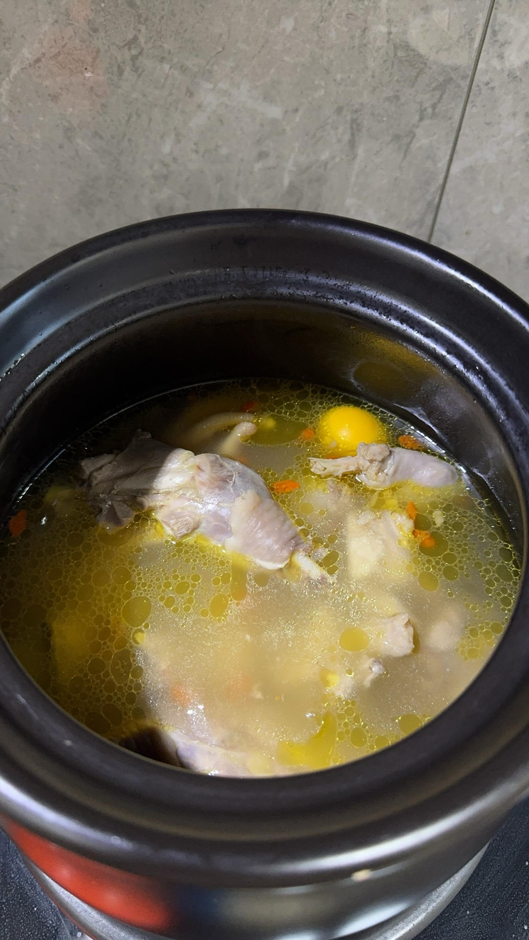 砂锅炖老母鸡汤