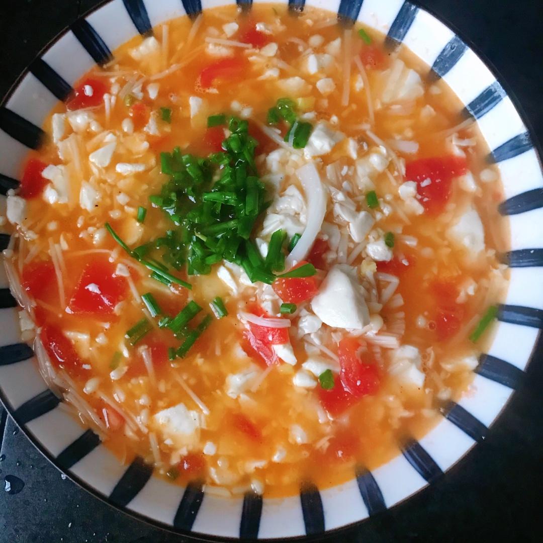 【瘦身又美味】西红柿金针菇豆腐汤