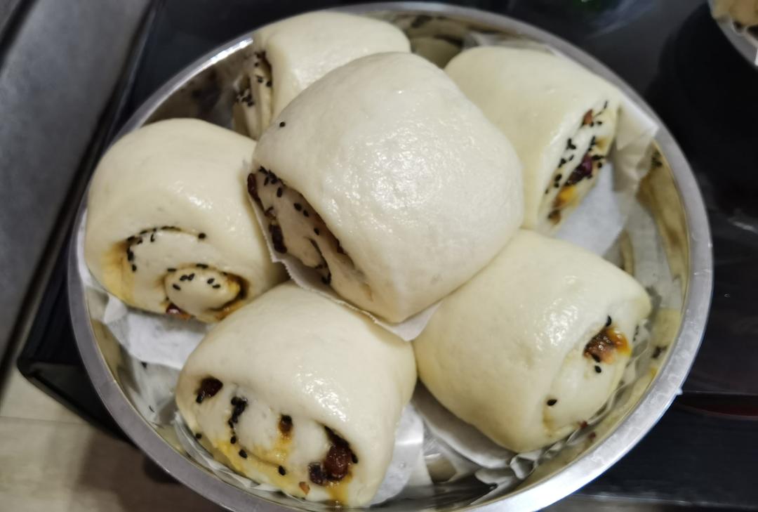 红枣核桃葡萄干馒头