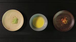 蔬菜蒸蛋 | 爸爸厨房 VOL . 113 蛋黄 黄瓜 彩椒末 温水的做法 步骤6