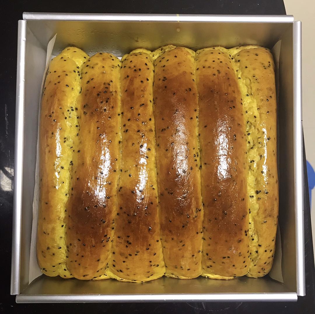南瓜黑芝麻皇冠面包