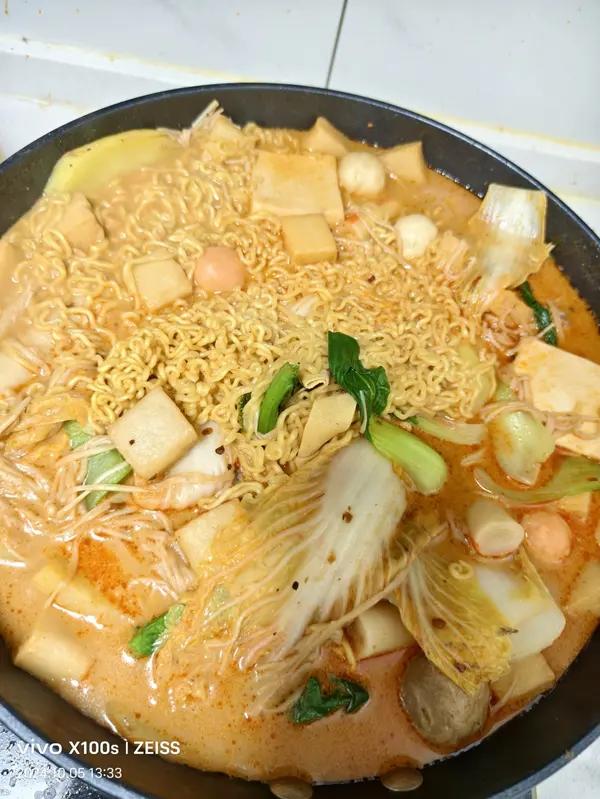 在家自己做的麻辣烫，太香了！！！