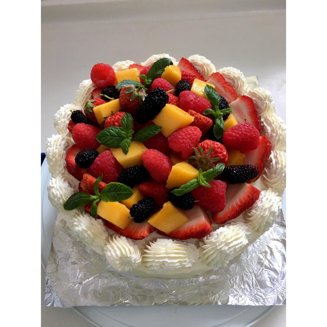 奶油水果装饰蛋糕