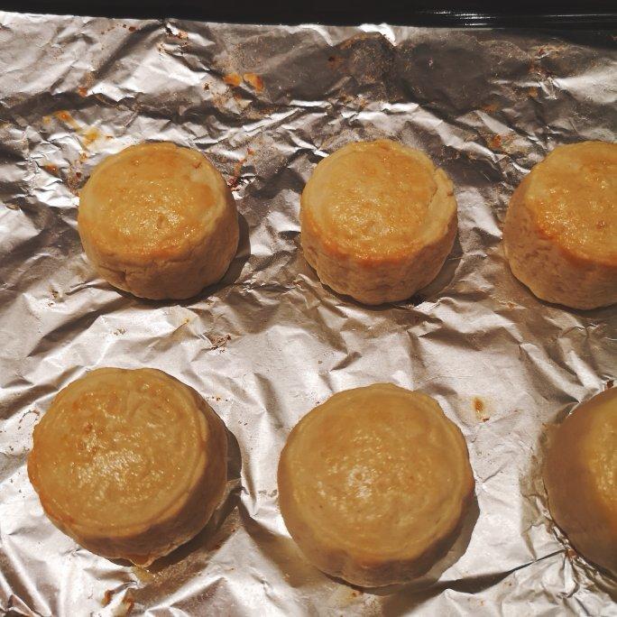 超详细图解版--流心奶黄月饼