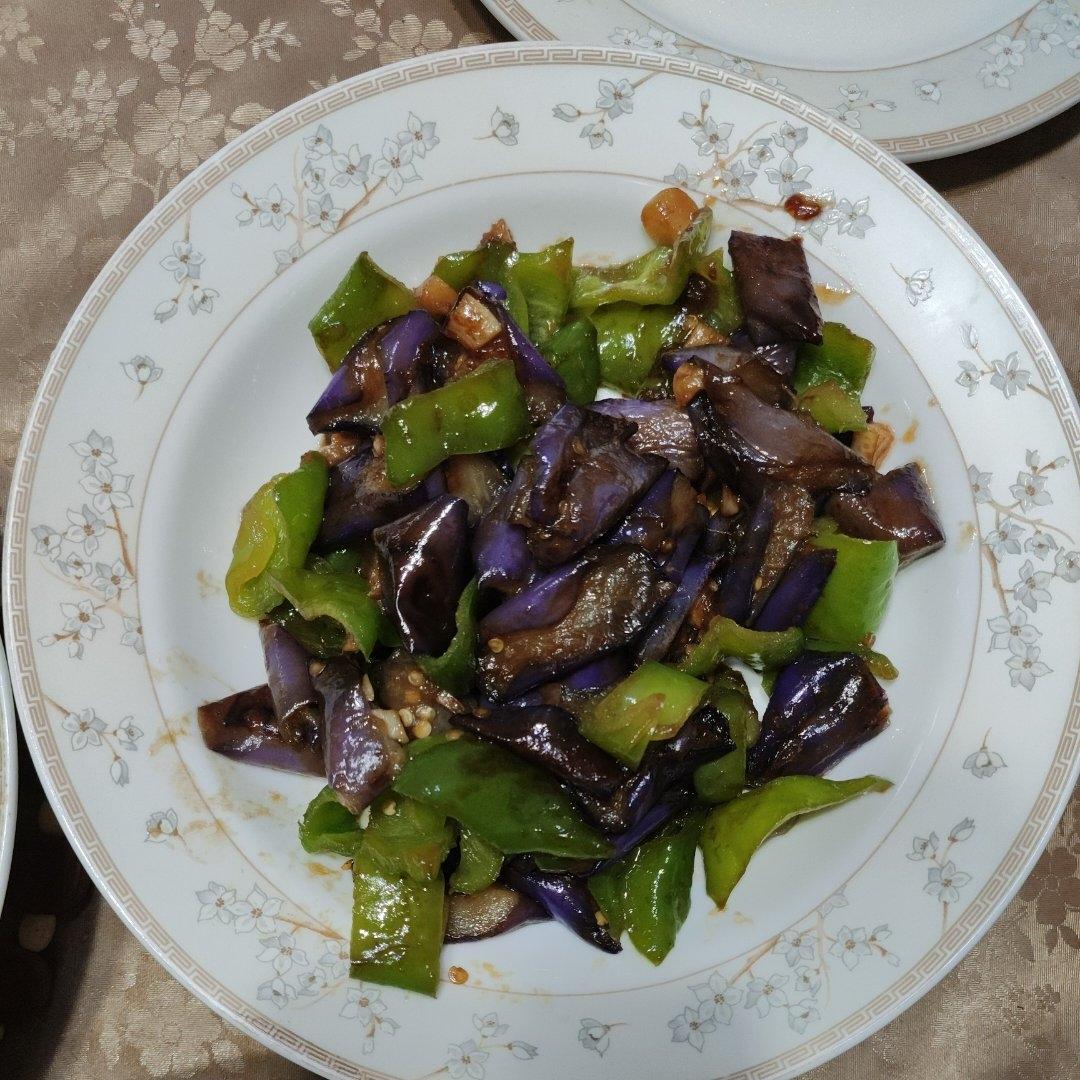 不用炸不吸油，咸香入味三分的红烧茄子