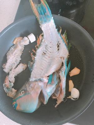 青衣虾仁鱼丸汤的做法 步骤3
