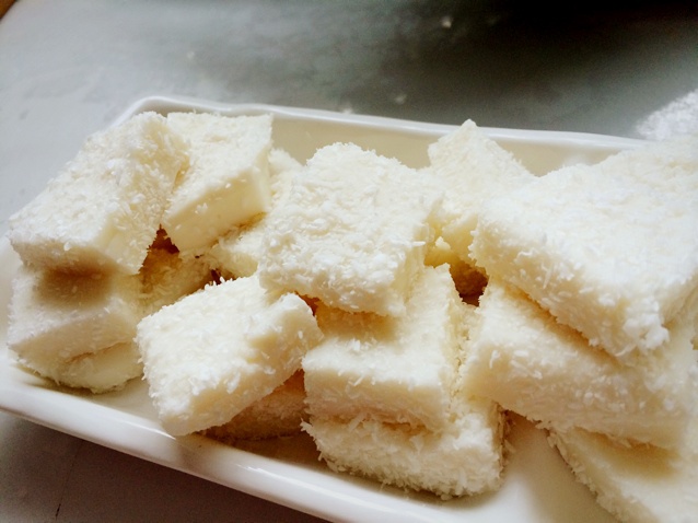 椰丝牛奶小方糕