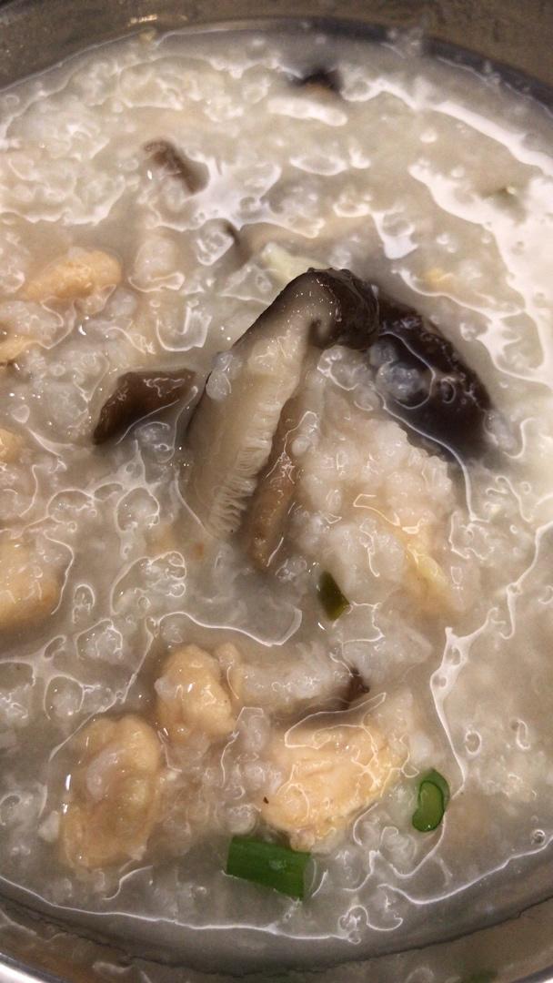 堪比肯德基的香菇鸡肉粥（暖暖的有幸福的味道）