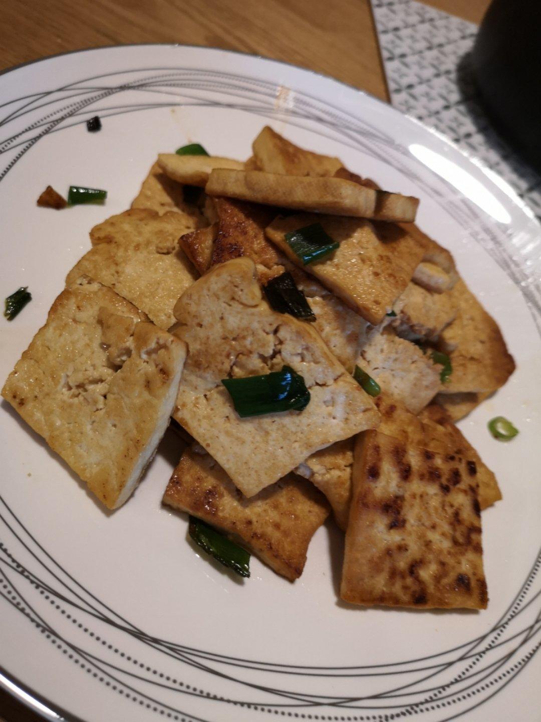 快手菜-煎老豆腐（两种调料5分钟）