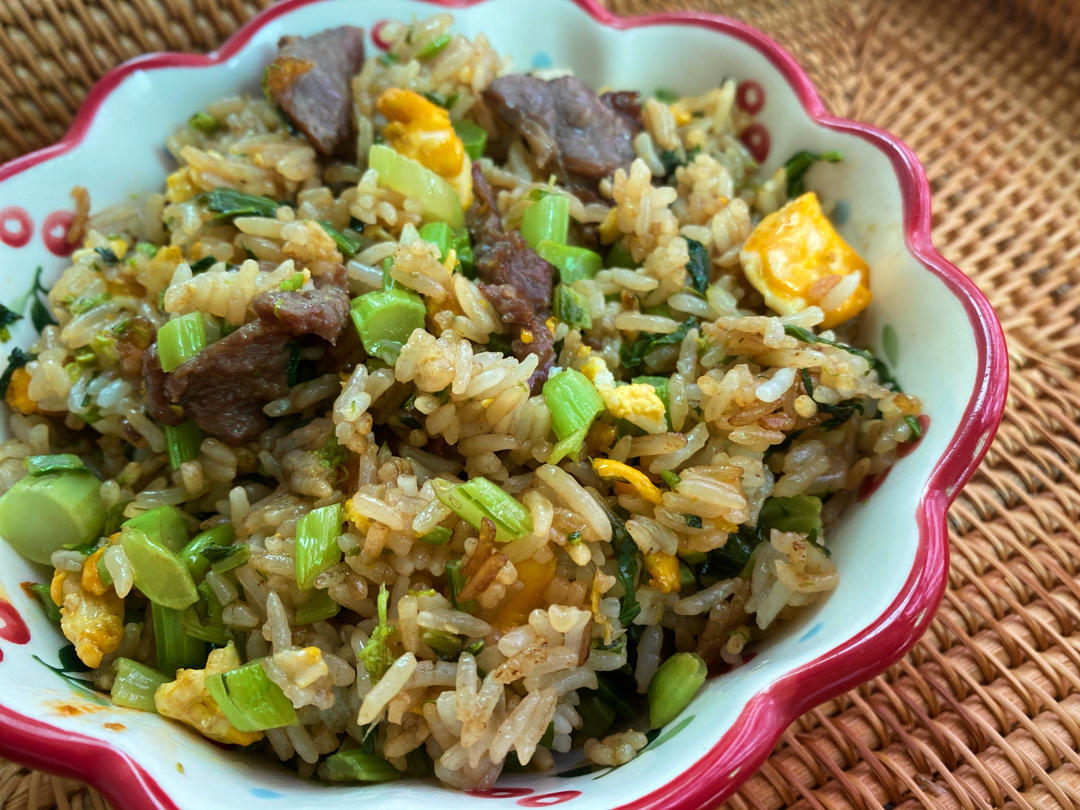窝笋叶牛肉蛋炒饭