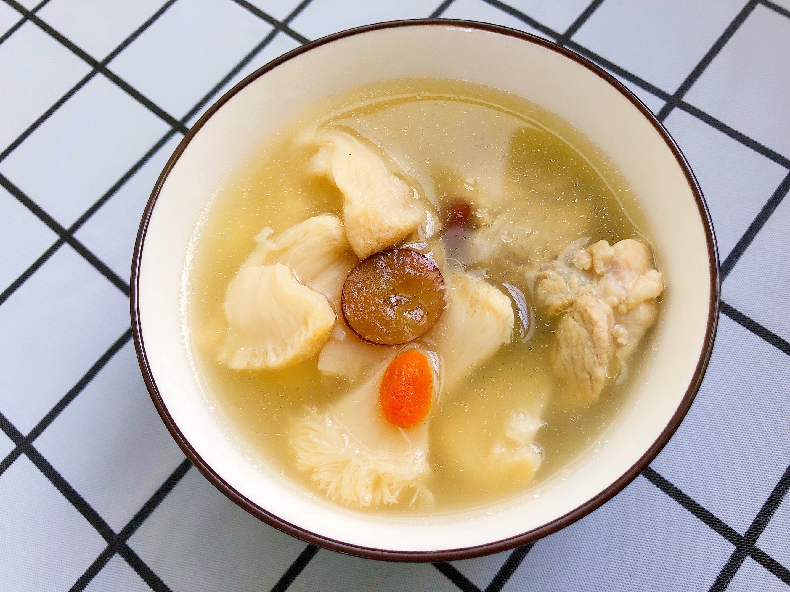 猴头菇百合猪骨汤的做法