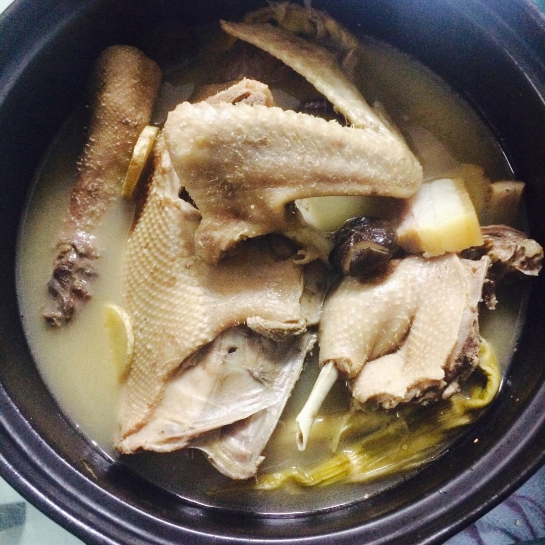 一直很帅气的张老师做的竹笋鸭煲