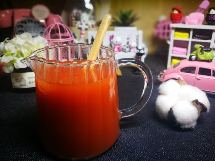 纯番茄酱冲开水的热番茄汁