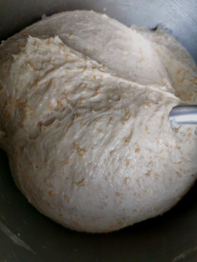 柔软的蜂蜜牛乳全麦吐司