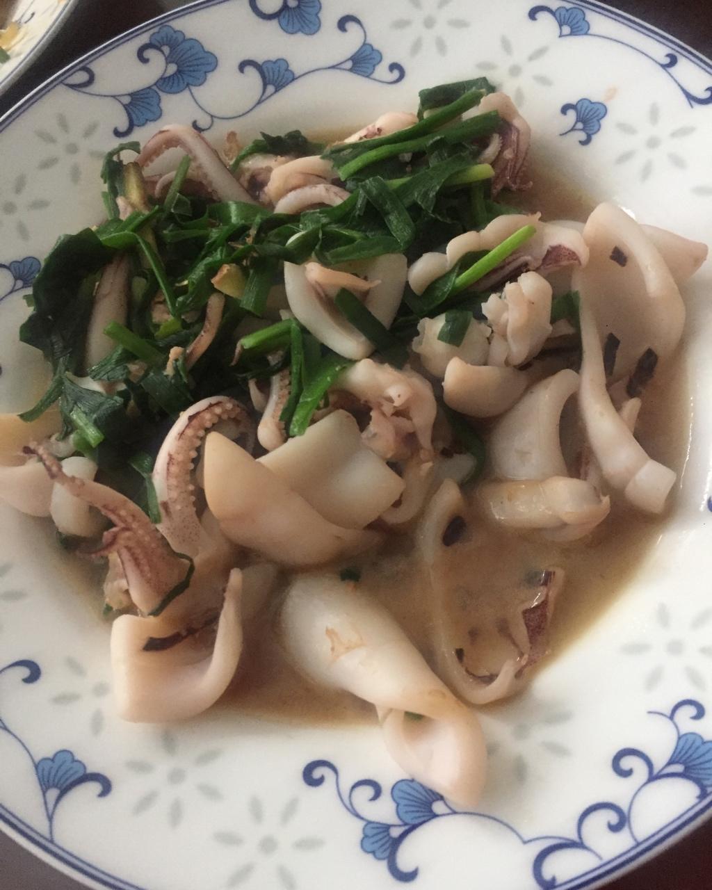 嫩韭菜炒墨鱼仔