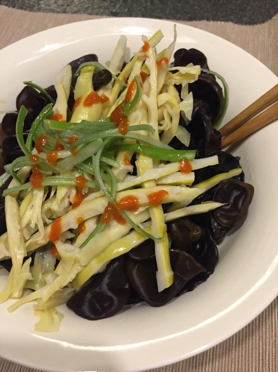 小葱木耳拌笋干