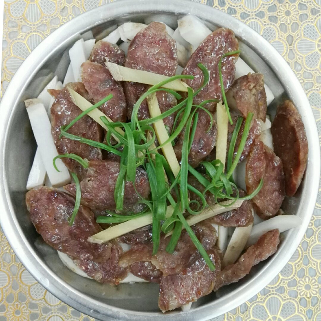 腊肉蒸芋丝