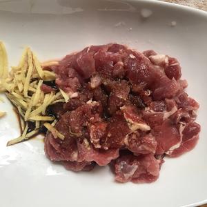 西红柿土豆嫩牛肉盖饭的做法 步骤2