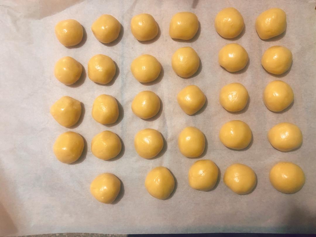 广式莲蓉（豆沙）蛋黄月饼（超详细步骤）