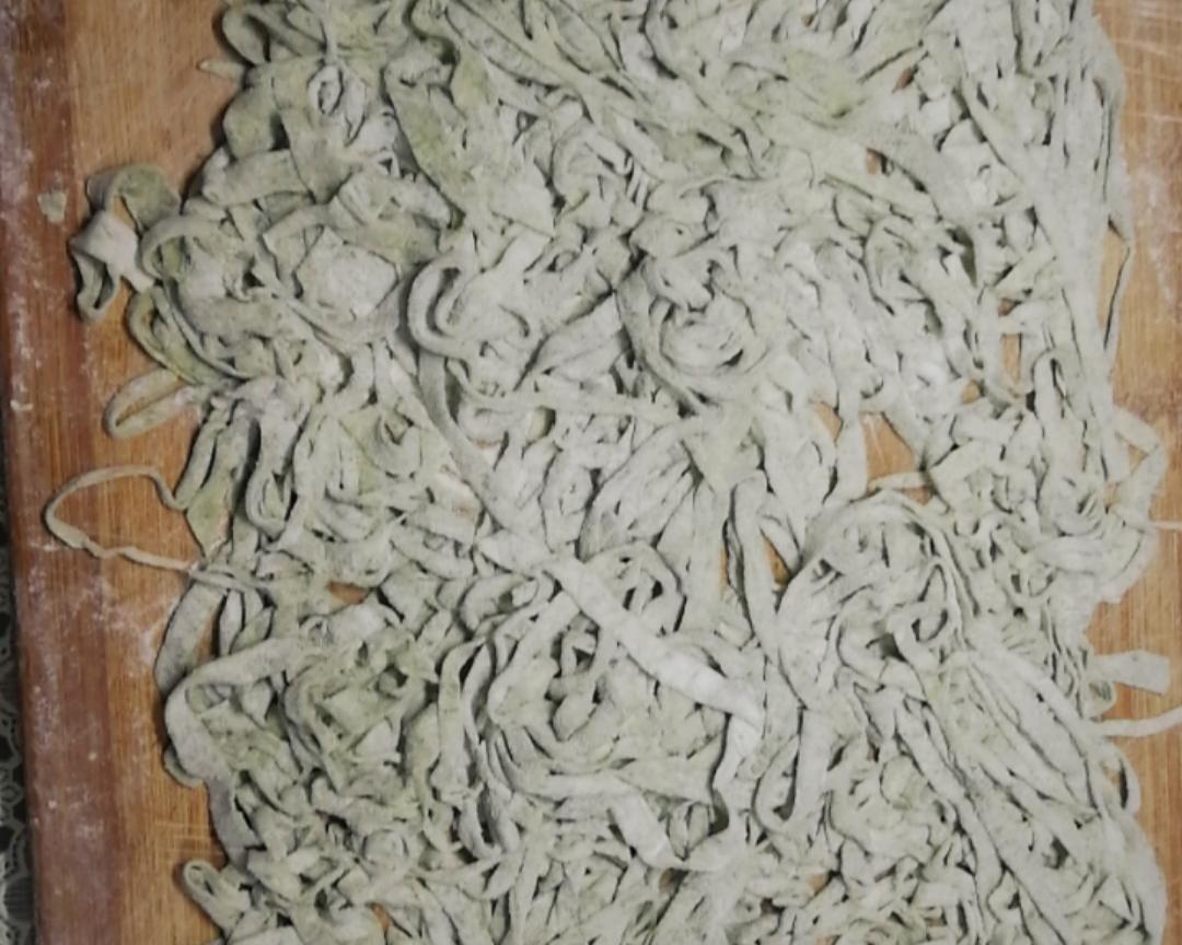 菠菜汁手擀面