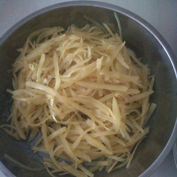 厨师长教你：“炝炒土豆丝”的家常做法，口感爽脆