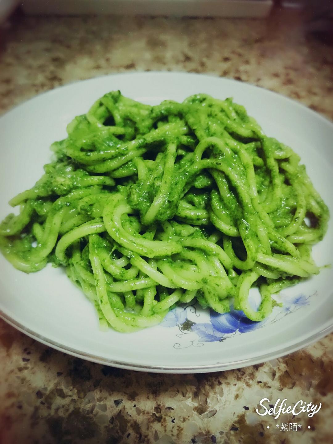 菠菜青酱虾仁意面