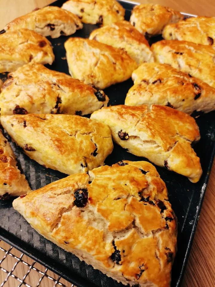 消耗淡奶油的司康