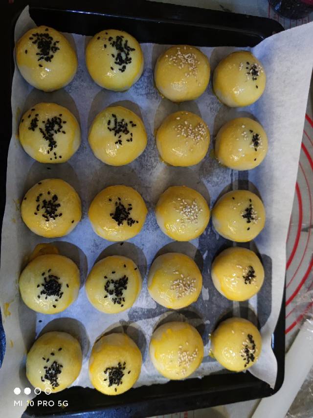 超简单 免揉 酥掉渣的蛋黄酥(超详细附全程视频)不破酥『万能酥皮』