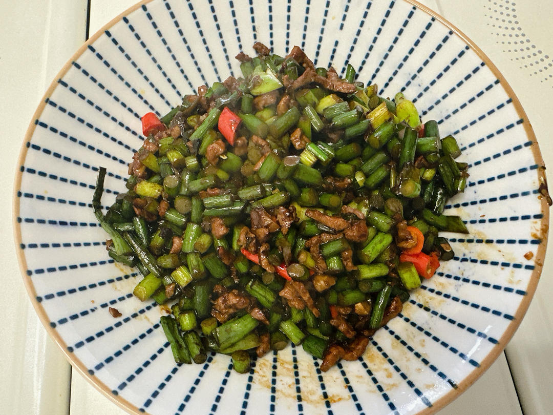 蒜苔炒肉末，三碗米饭都不够吃