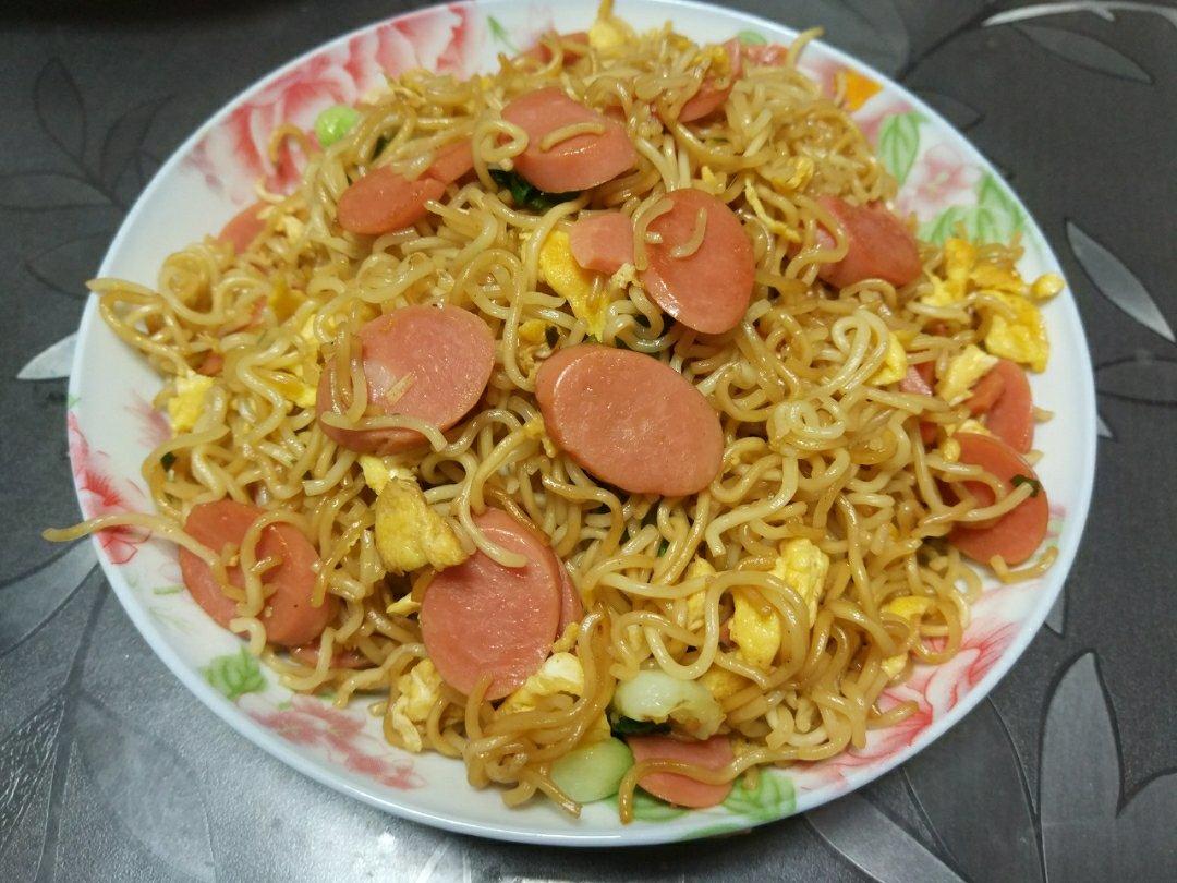 路边摊风味炒方便面