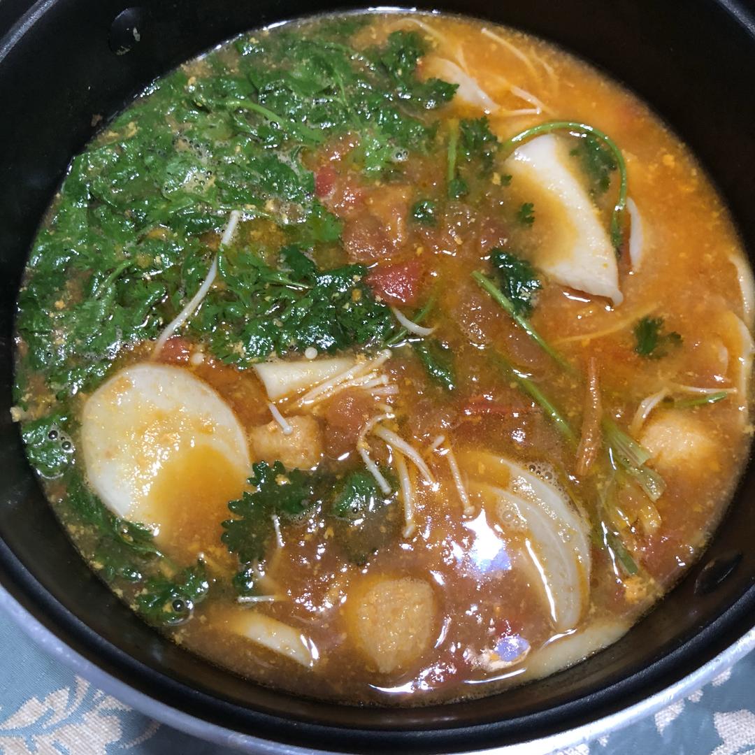 酸汤菌菇锅的做法