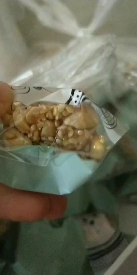 无敌好吃的芝麻花生糖