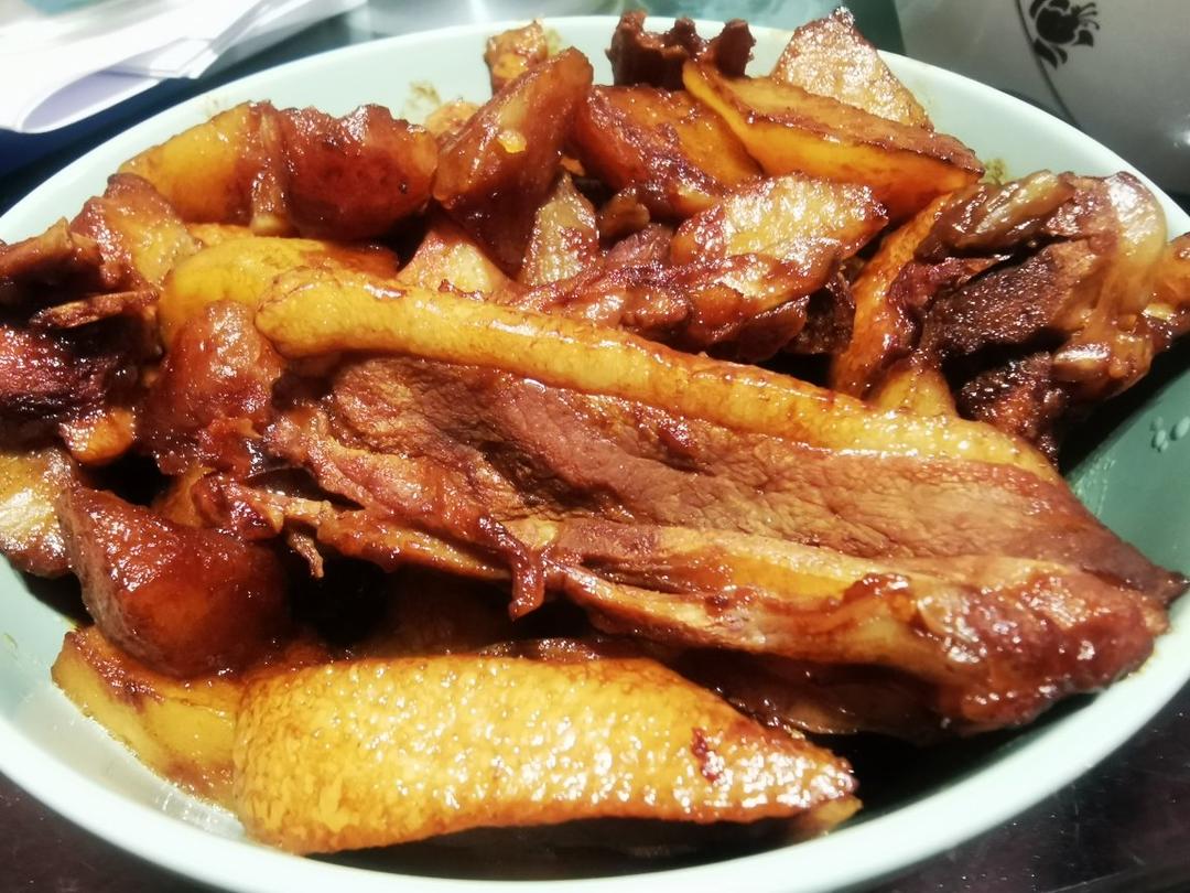 家常土豆烧鸭腿